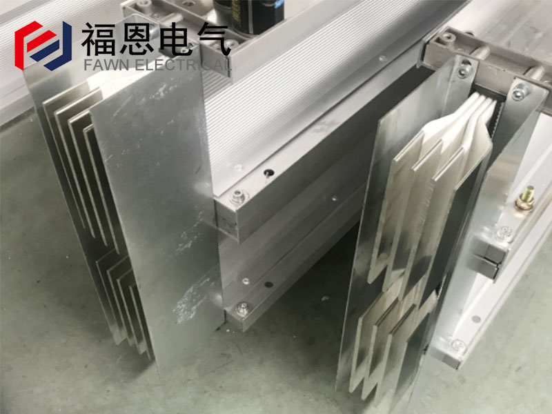 母線槽鋪設方向及外殼貼合要求